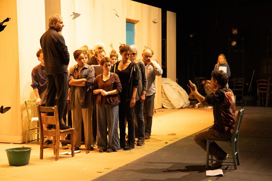 photo de répétitions de Willy Protagoras enfermé dans les toilettes de Wajdi Mouawad